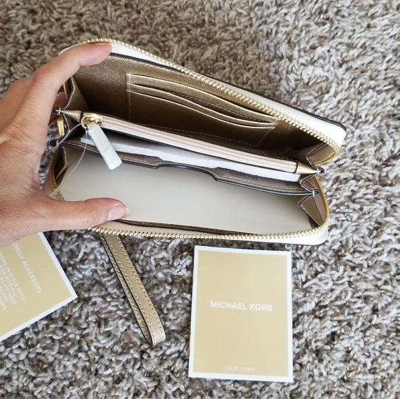Michael Kors wristlet wallet - Picture 5 of 8